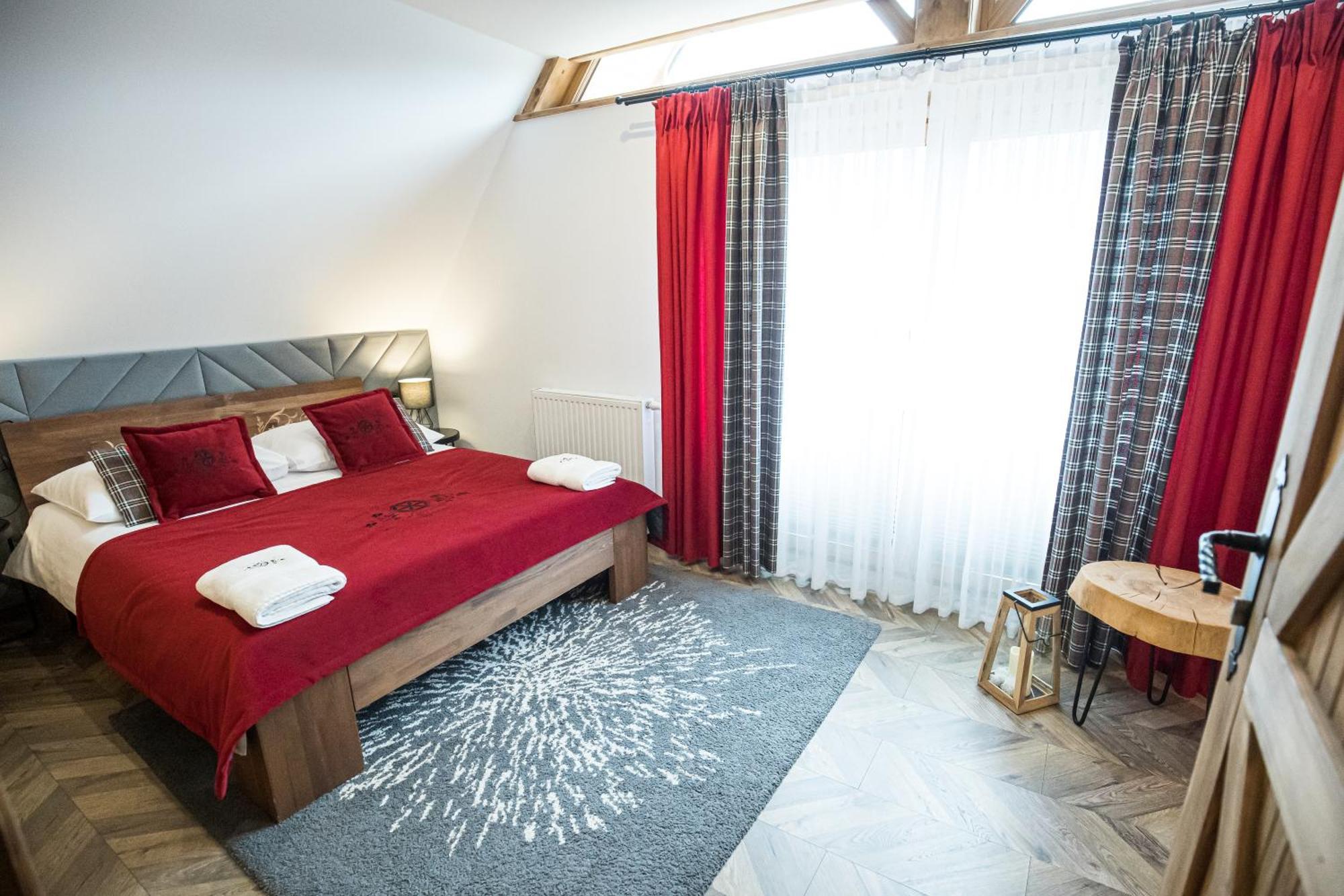 Luxury & Zalinski Chalet